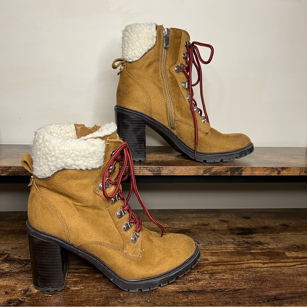Nine West brown faux suede‎ sherpa tall chunky heel red lace boot women's 9